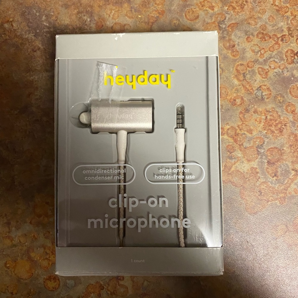 Clip-on microphone